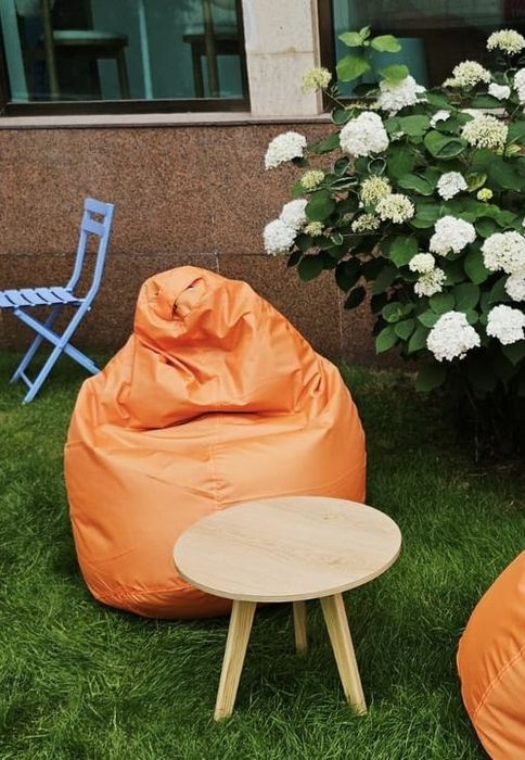 Низкий деревянный столик