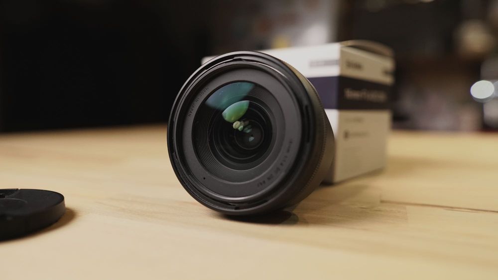 Sigma 16mm f/1.4 DC DN (E-Mount, pentru crop)