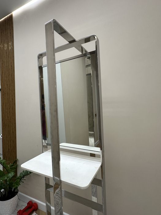 Консольный столик с зеркалом