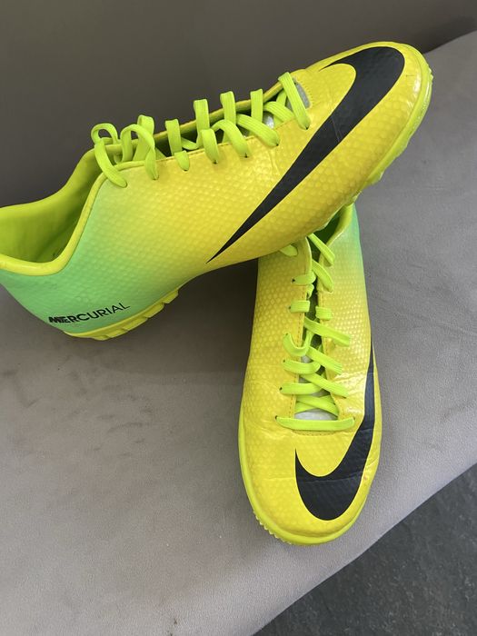 Adidasi fotbal, 40,5