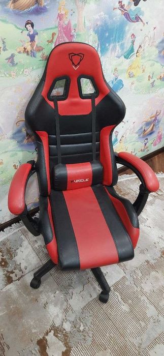 Продам игровое кресло, а также детское кресло.