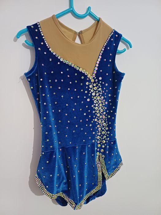 Costum gimnastică ritmică