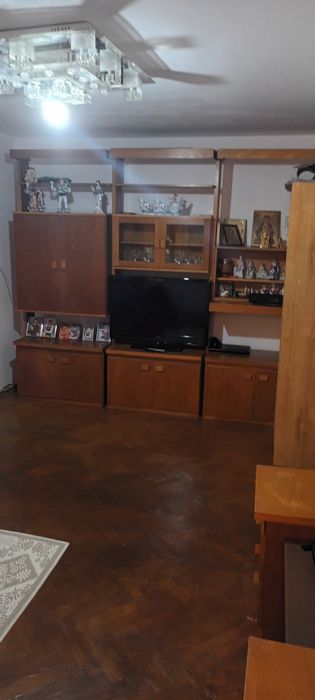 Închiriez apartament 2 camere.