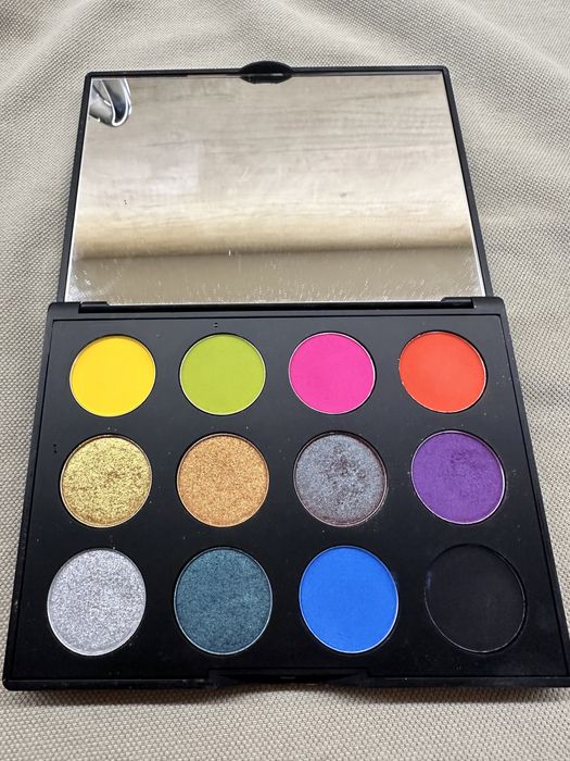 Палитра Mac cosmetics Library it’s designer