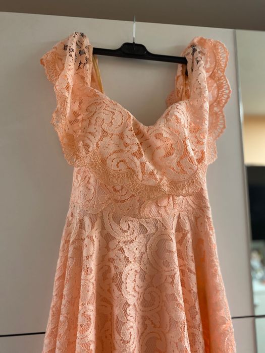 Рокля прасковен цвят