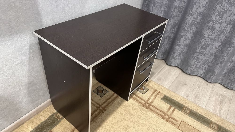 Продам маникюрный, письменный стол