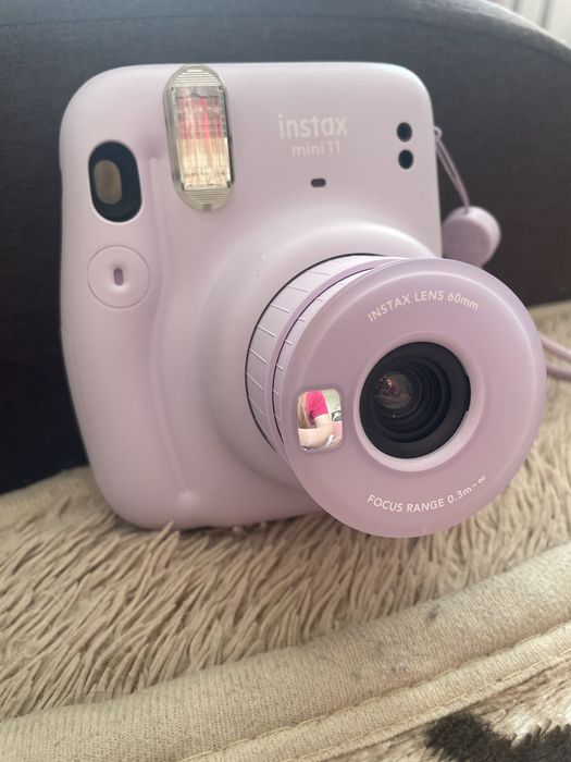 Продам фотоаппарат instax mini 11