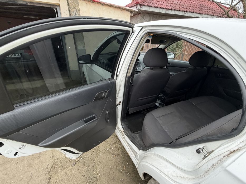 Vând Chevrolet Aveo