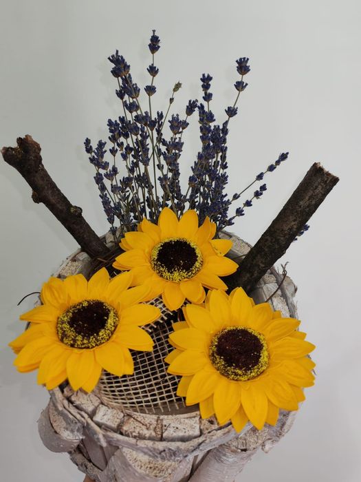 Realizez buchete și decorațiuni pentru ocazii speciale