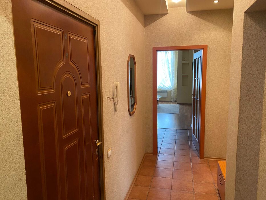 Дава се под наем Тристаен апартамент в Бургас, Център - 120 кв.м за 331.5 € - Снимка #18