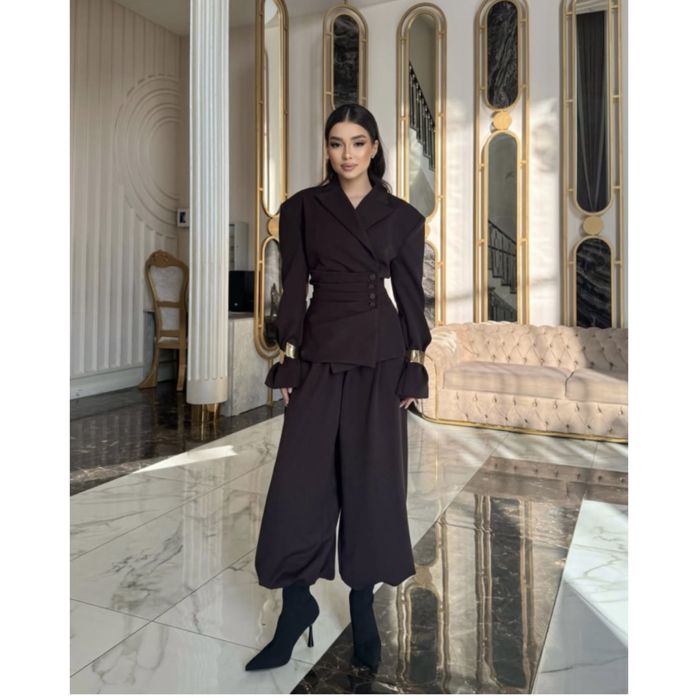 Стильный костюм отличного качества / классика и на вечер носить удобно