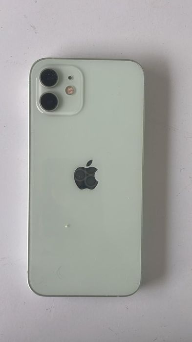 Айфон 12 в хорошем состоянии