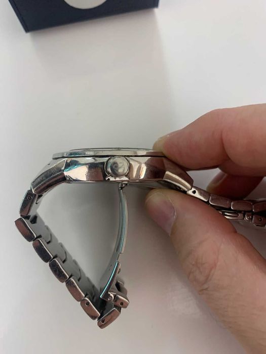 Продавам часовник JUST CAVALLI CRYSTAL в добро състояние