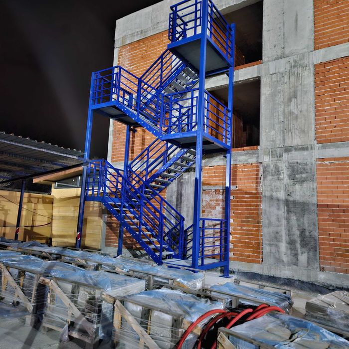 Изработка на метални конструкции, метални рампи и пасарелки