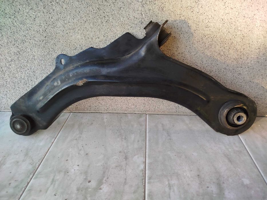 Продавам предни носачи за Рено-Меган