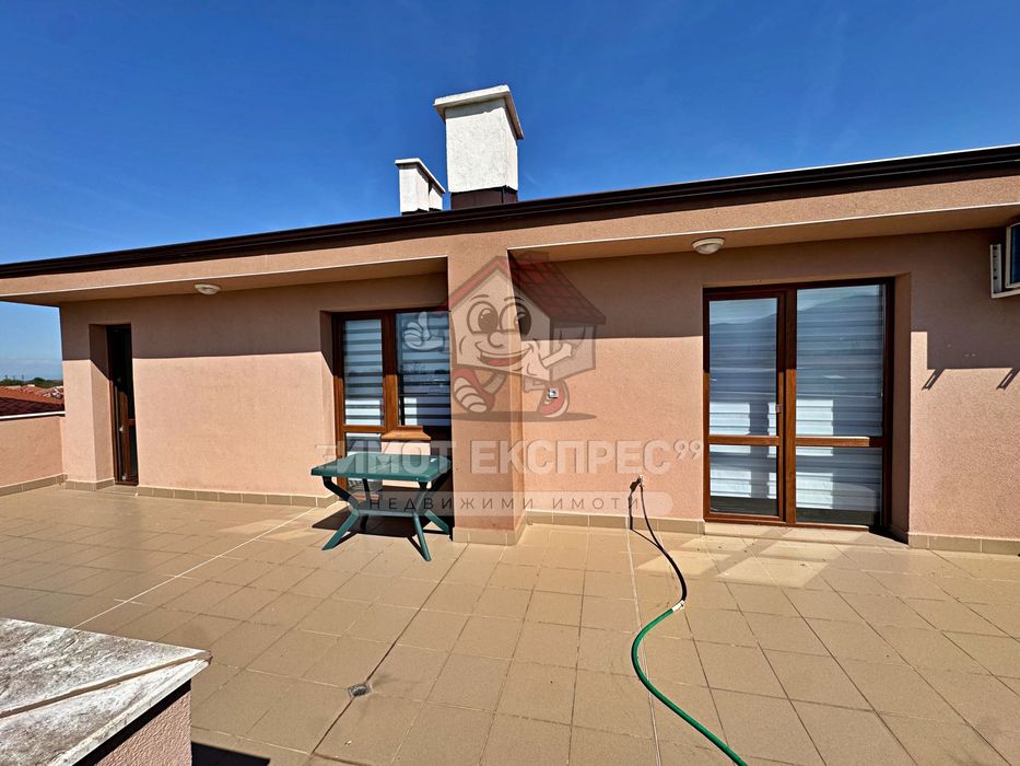 Обзаведен тристаен апартамент, нов, панорамна гледка, кв.Баба Тонка