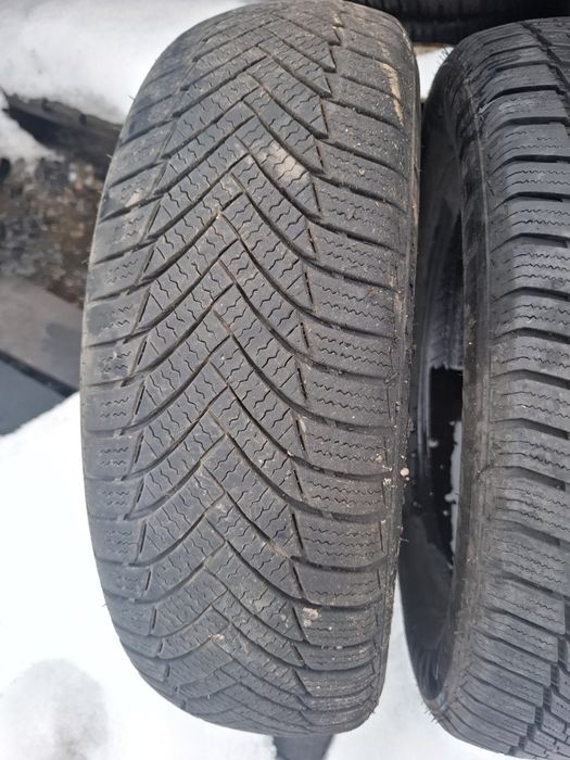 Vand 2 anvelope 185 65 15 de iarna bune ca noi