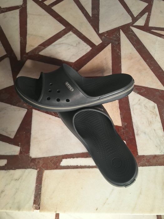 Vând papuci Crocs