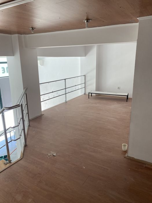 Spatiu central    80 m.