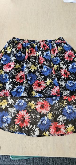 Fusta mini cu elemente florale