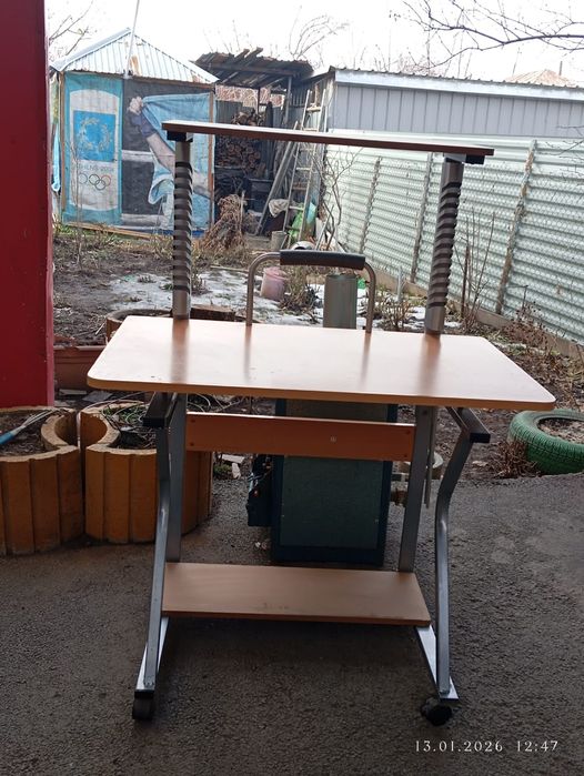 Продам компьютерный стол