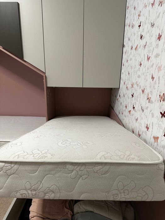 Красива и практична поръчкова детска стая- много добро състояние