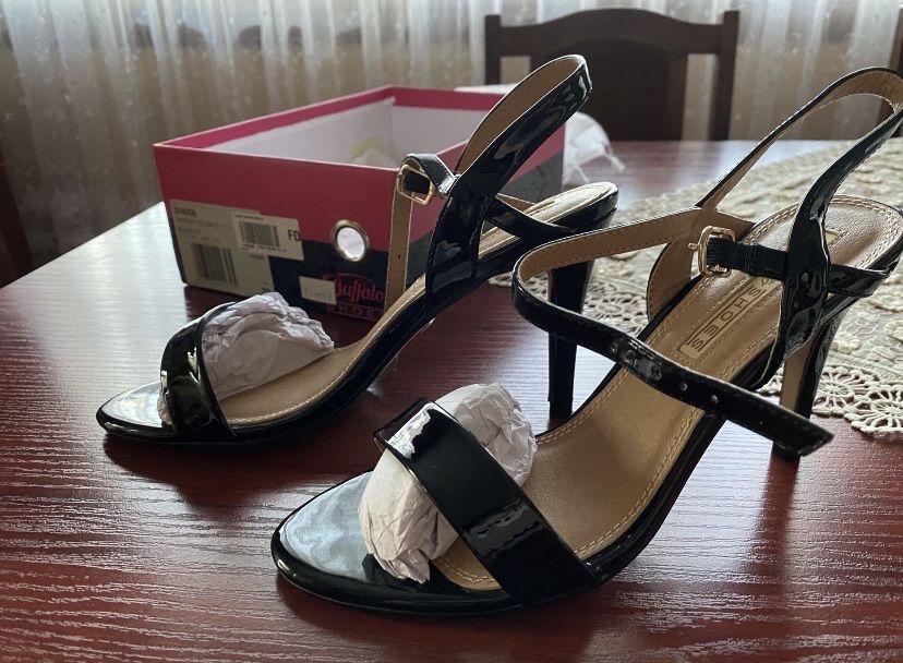 Обувки на ток Buffalo Shoes НОВИ!