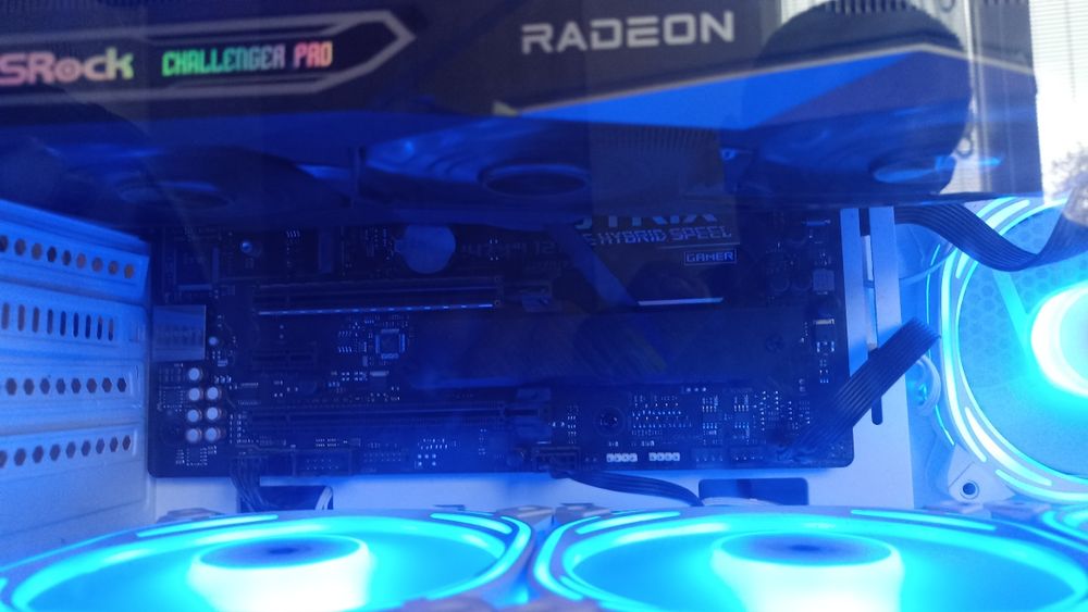 Геймърски компютър – Ryzen 5 5600X / RX 6600 / 16GB RAM / 700W PSU