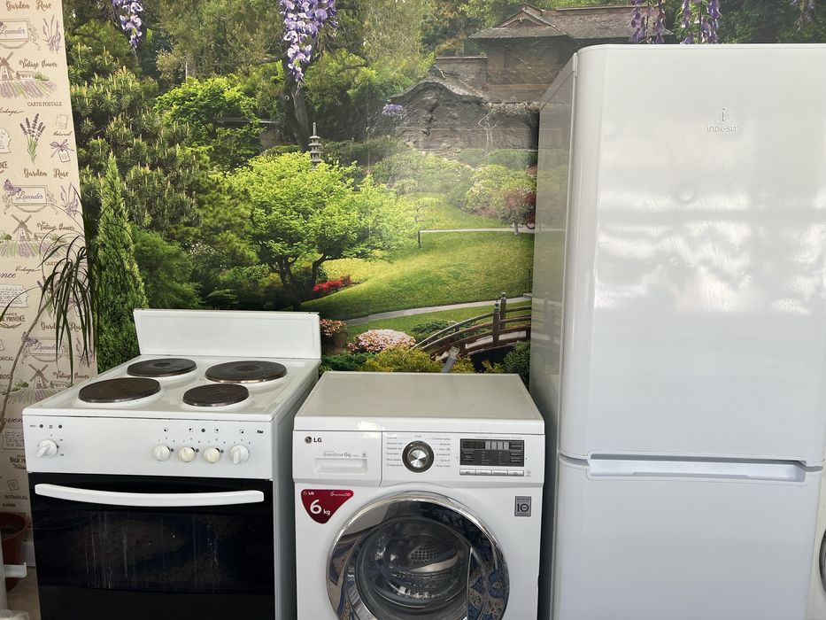 Продам Холодильник с Машинкой