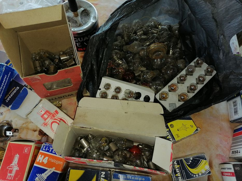 24 волтови крушки различни видове всичките за 60 лв