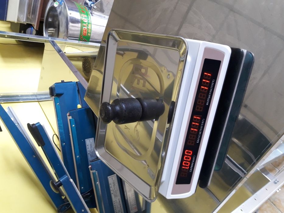 Весы  торговые настольные.