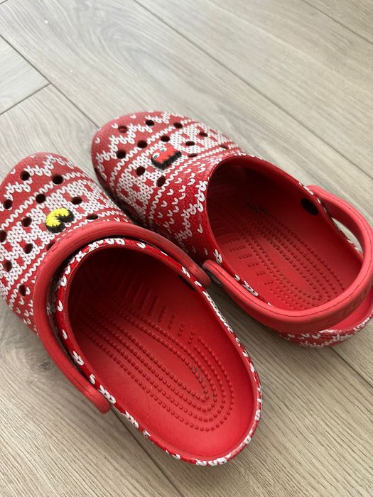 Crocs model Christmas, pret 70 lei. Marime 37