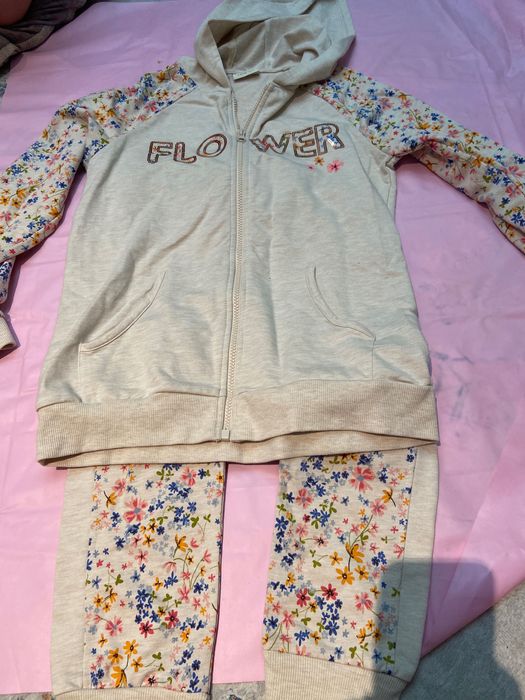 Спортивные брюки и кофта для девочки