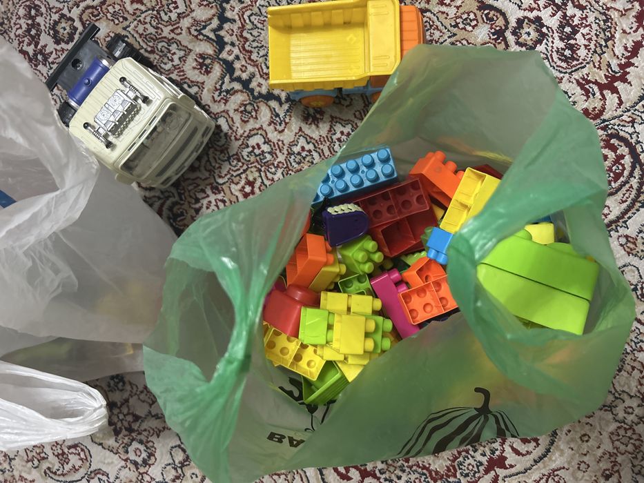 Продам все игрушки,карты