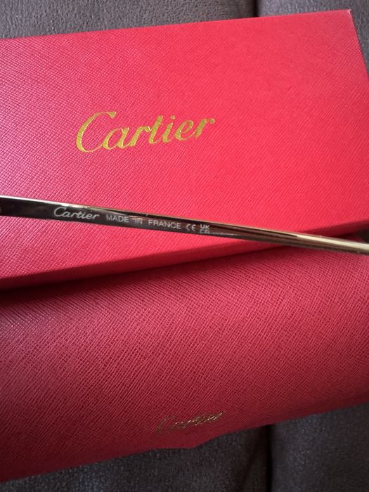 Слънчеви очила със златна рамка