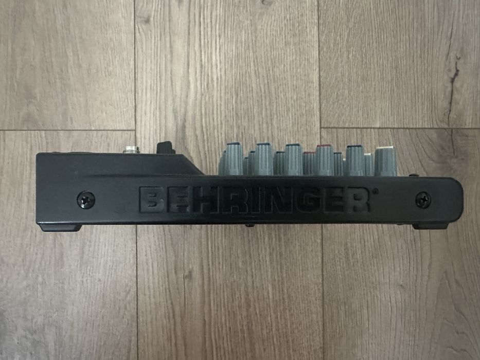 Продам микшерный пульт Behringer Xenyx 802