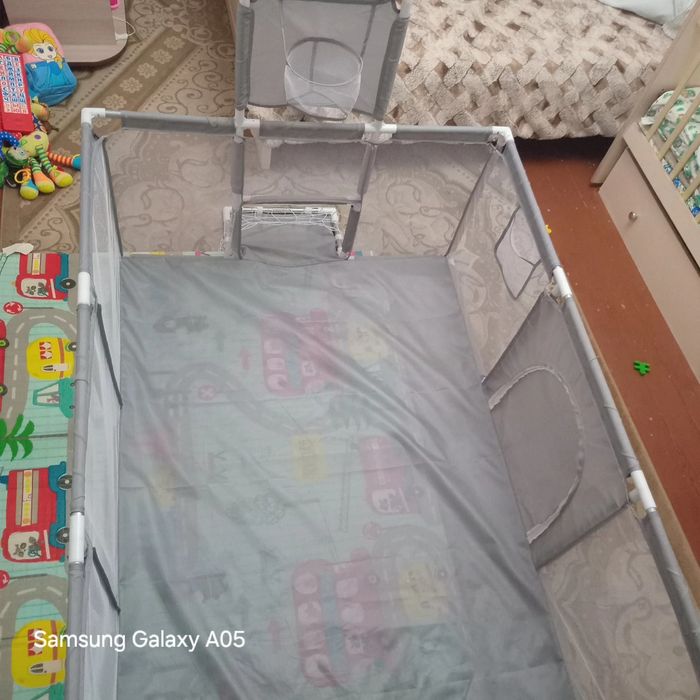 Манеж детский . Серый.