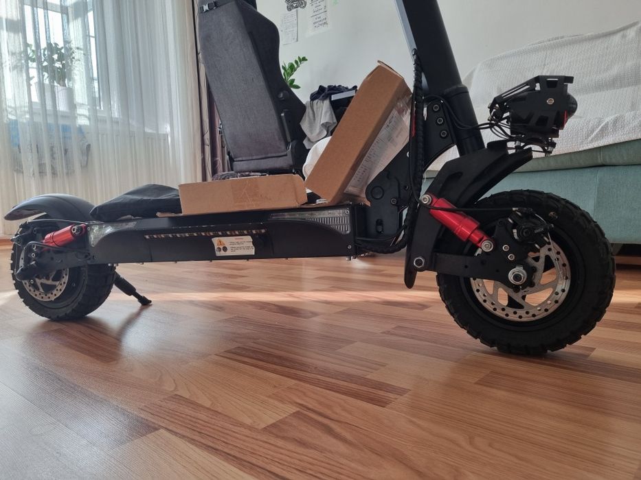 Vând trotinetă electrică