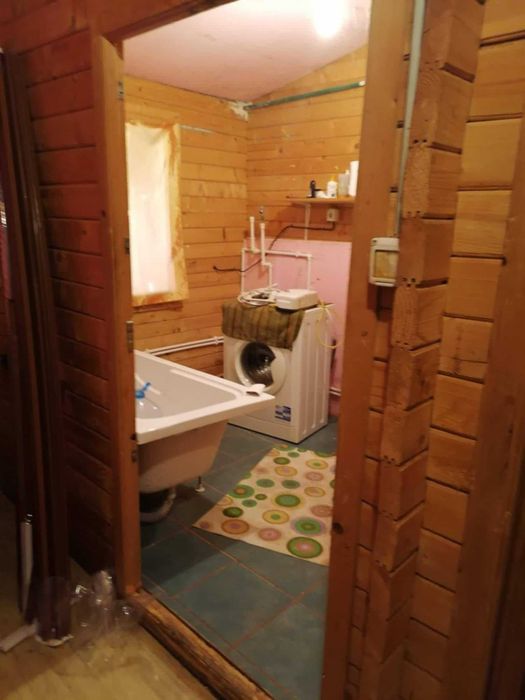 Vand casa la tara cu vedere la balta