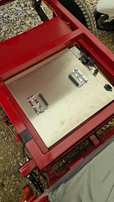 Triciclu Forte1000 cu bena cu motor DE 2000 W si reductor