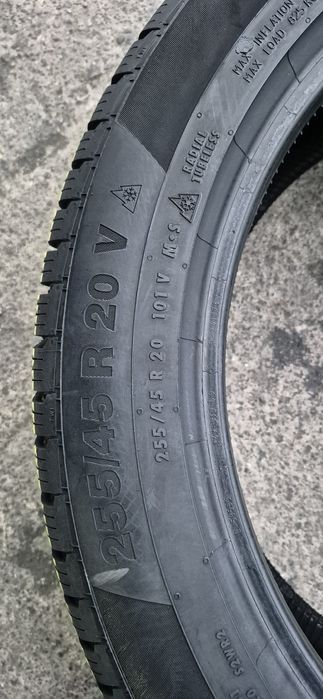 4 anvelope iarna Continental 255/45/20.Pretul este pe bucata.