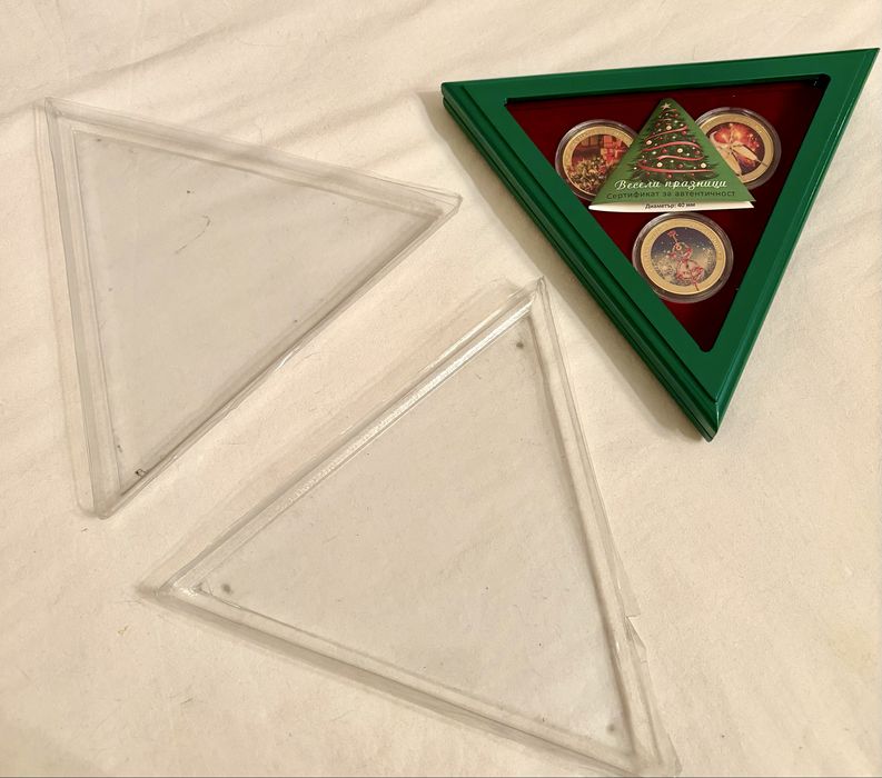 Комплект от три позлатени монети “Весели празници” със сертификат