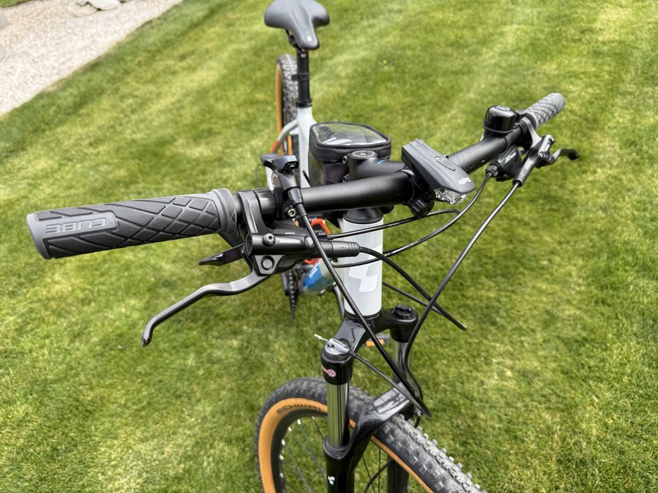 Bicicleta CUBE cu roti pe 29 echipata cu sistem antifurt