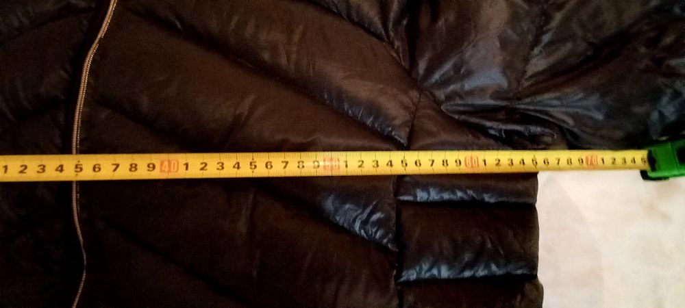 Vând jaketa cu puf Kalvin klein