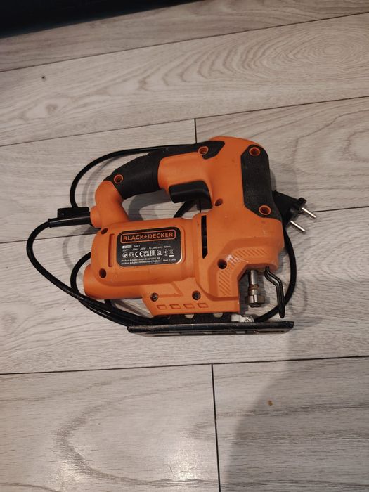 Preț bomba 200 € tot ce e în imagine