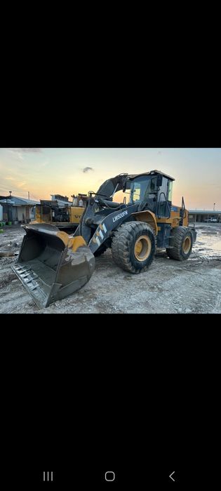 фронтальный погрузчик LW500FN