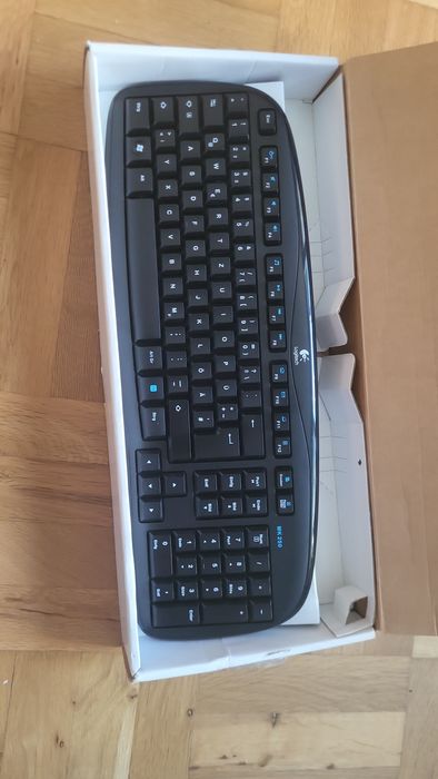"ЧИСТО НОВА Механична клавиатура SteelSeries Apex M800" или "Нов комплект безжична клавиатура и мишка Logitech MK540".