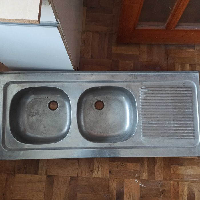 Продавам двойна мивка