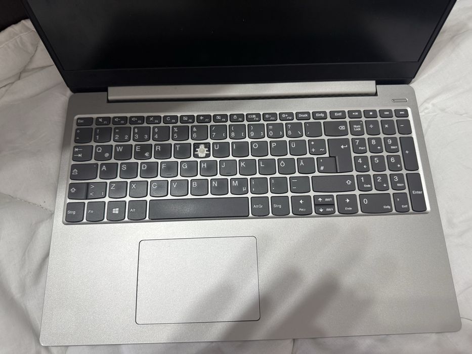 Vand laptopuri in stare buna