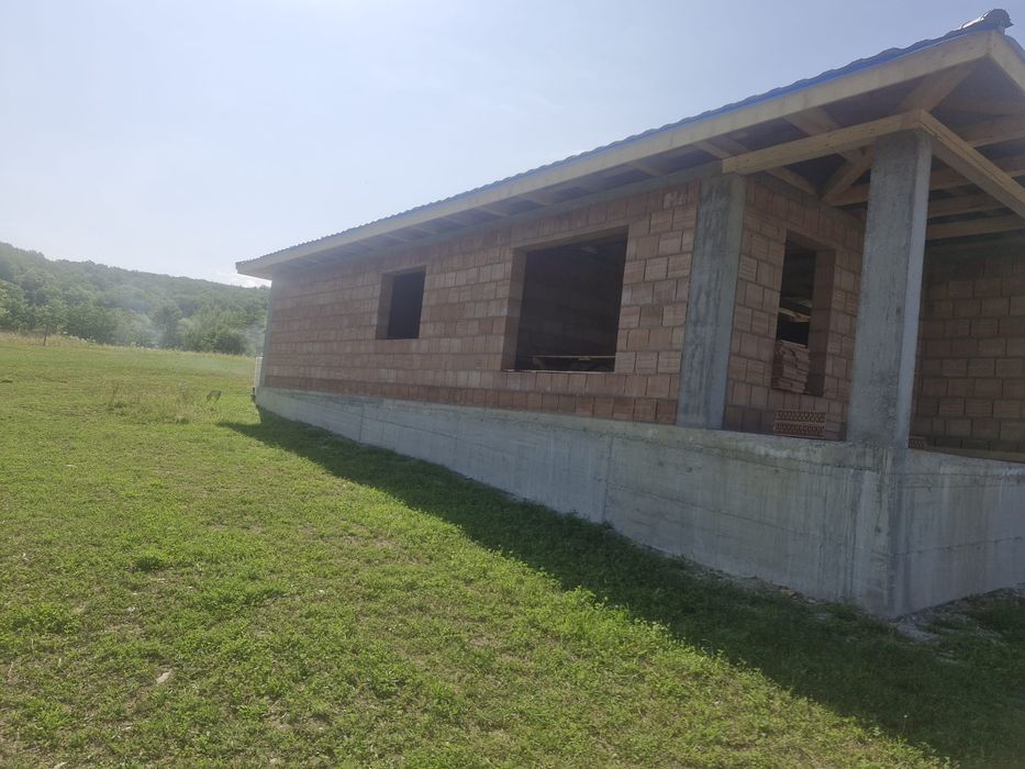 Casa la rosu, 130 mp,